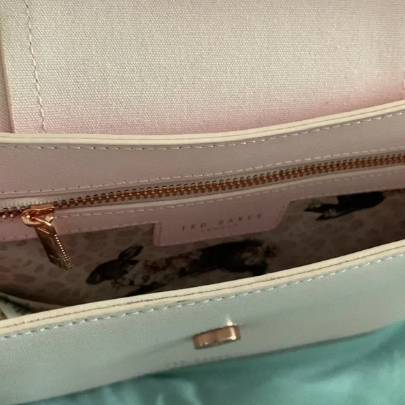 Ted Baker London Barkley pink genuine leather crossbody with gold rose chain - Picture 6 of 11